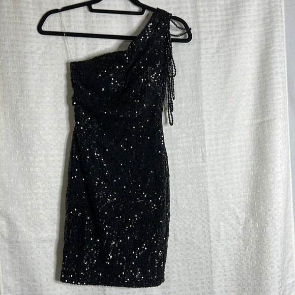 NWT One Shoulder Sequins Mini Dress - Picture 4 of 9
